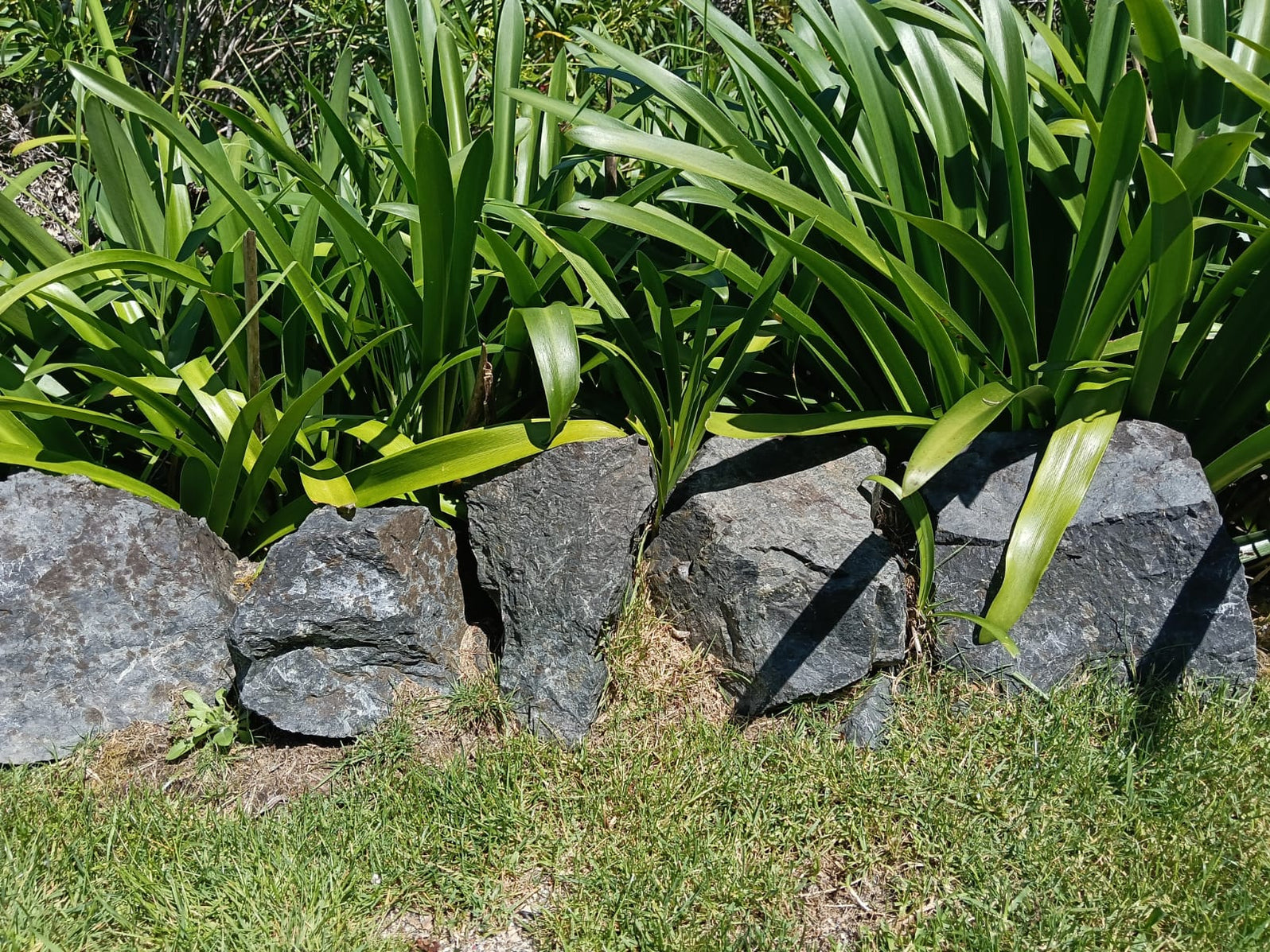 Garden Edging Rocks Quarter Cubic Metre Bulk Bag — Cubag